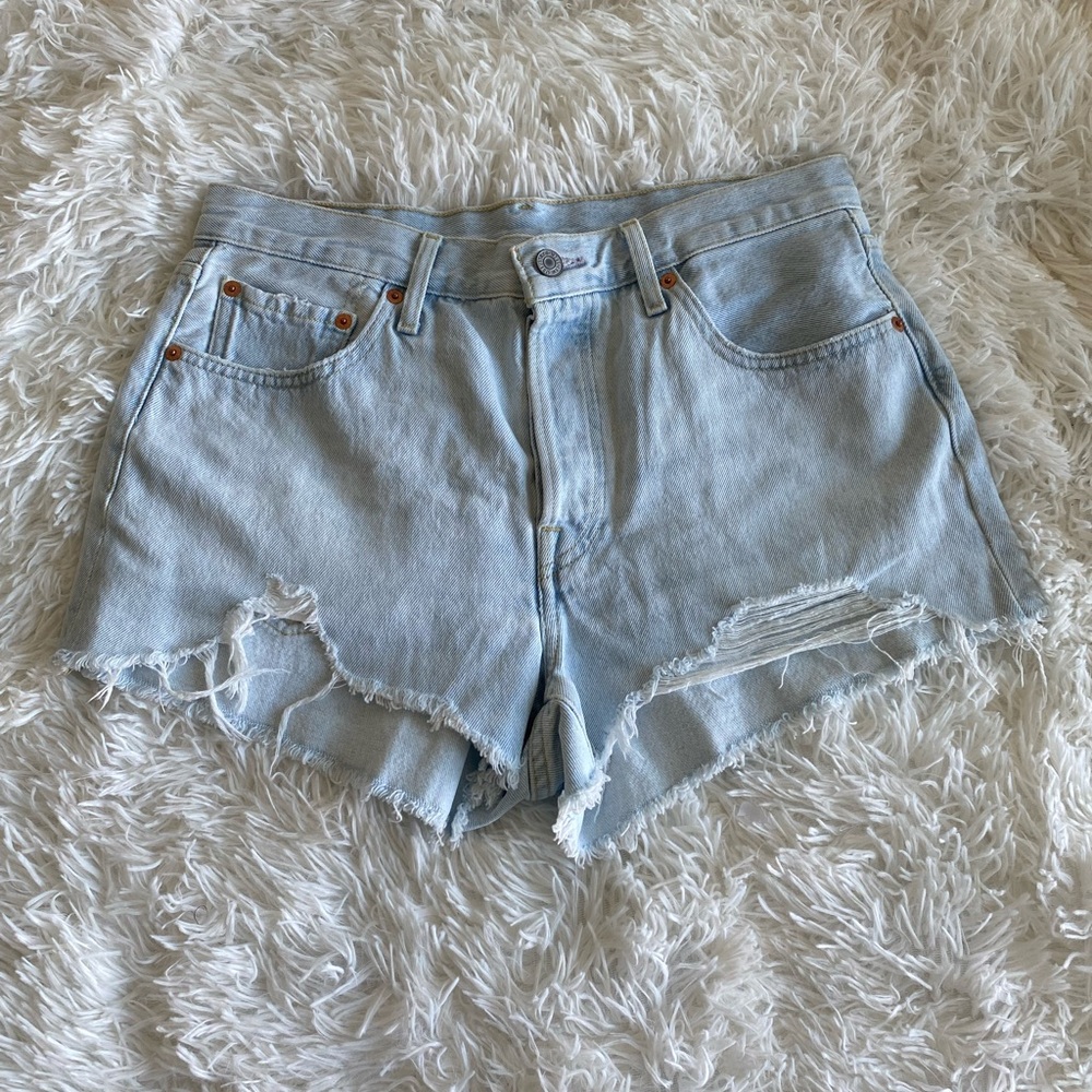 Levi’s 501 Light Wash Distressed High Rise Denim Women’s Shorts size 29
